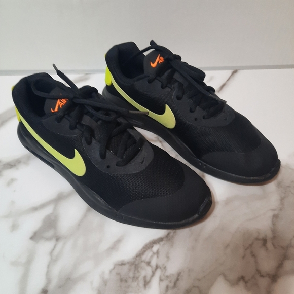 Nike Air Max Oketo Shoes Black Yellow Running Sneakers Ar7419-004 Size 6Y - Picture 1 of 16